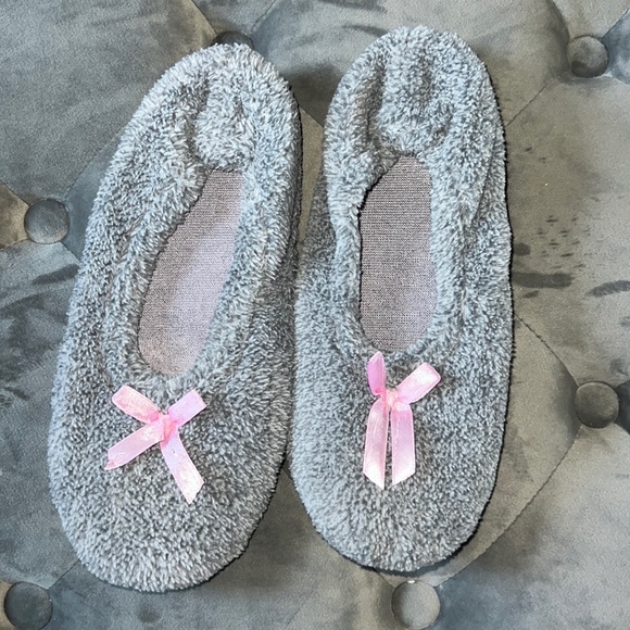 Slippers - Picture 1 of 2